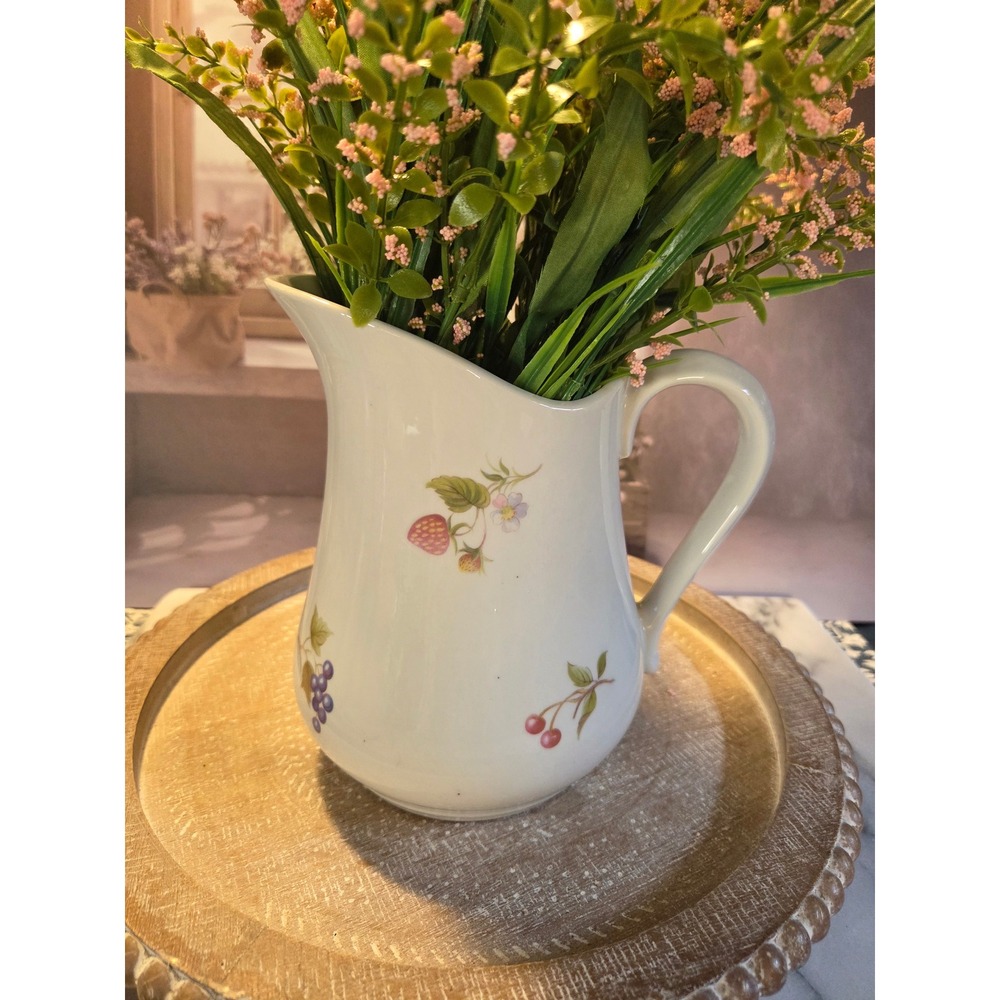 😎1980s‎ Botanical Fruit Ceramic Pitcher White Strawberry Grape Butterfly Vase - Picture 3 of 14